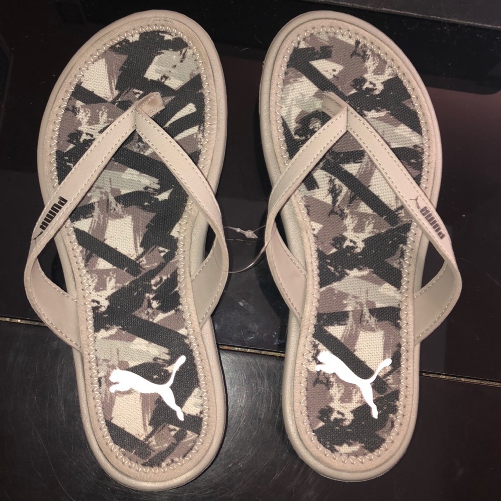 Women’s puma flip flops